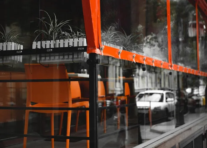 Orange Hotel